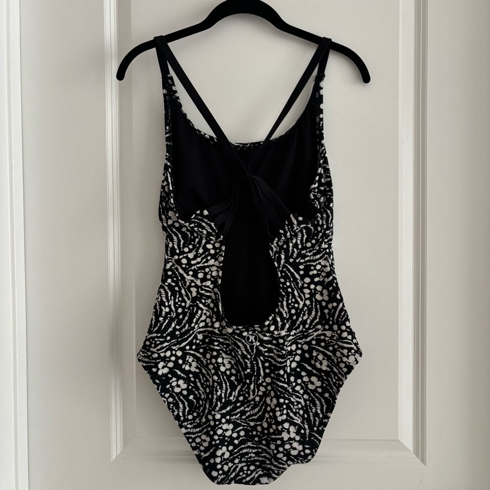 HURLEY PRIMAL WAVE ONE PIECE SWIMSUIT UPF 50+ - Picture 6 of 10